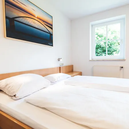 Huus Binnensee - Erdgeschoss-Wohnung Mit Garten & Seeblick - Wintergarten & Terrasse - Hundefreundlich - Ruhige Lage - Suedstrand 5 Min Mit Rad * Fehmarn