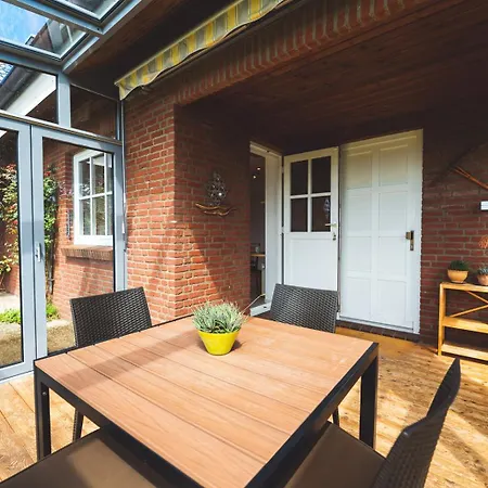 Huus Binnensee - Erdgeschoss-Wohnung Mit Garten & Seeblick - Wintergarten & Terrasse - Hundefreundlich - Ruhige Lage - Suedstrand 5 Min Mit Rad * Fehmarn