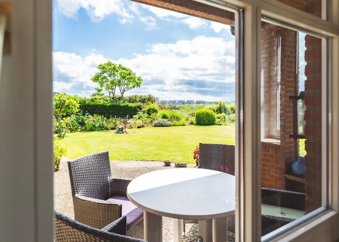 شقة Huus Binnensee - Erdgeschoss-wohnung Mit Garten & Seeblick - Wintergarten & Terrasse - Hundefreundlich - Ruhige Lage - Suedstrand 5 Min Mit Rad *